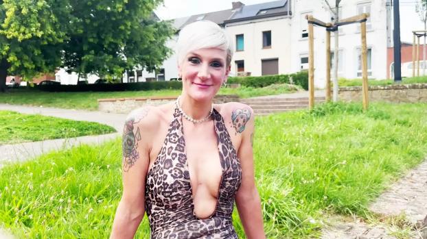 [JacquieEtMichelTV] Jen (38, is moving up a gear! / 08.31.2025)