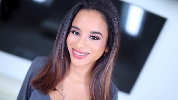 [AmateurAllure] Isabella Jules (Petite Sexy Latina Loves to Please / 10.11.2025)